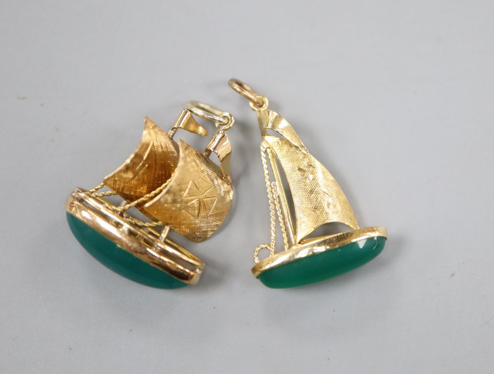 Two modern yellow metal and chrysophase set yacht pendants, largest 27mm, gross 7.1 grams.